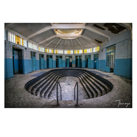 "Les Thermes Blues" • door Jeroen Rosseels • 80 x 60 • Fotografie op alu di-bond