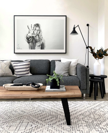 "Elisabeth" • door Sarah Tresignie • 120 x 84 • Tekening met houtskool in frame
